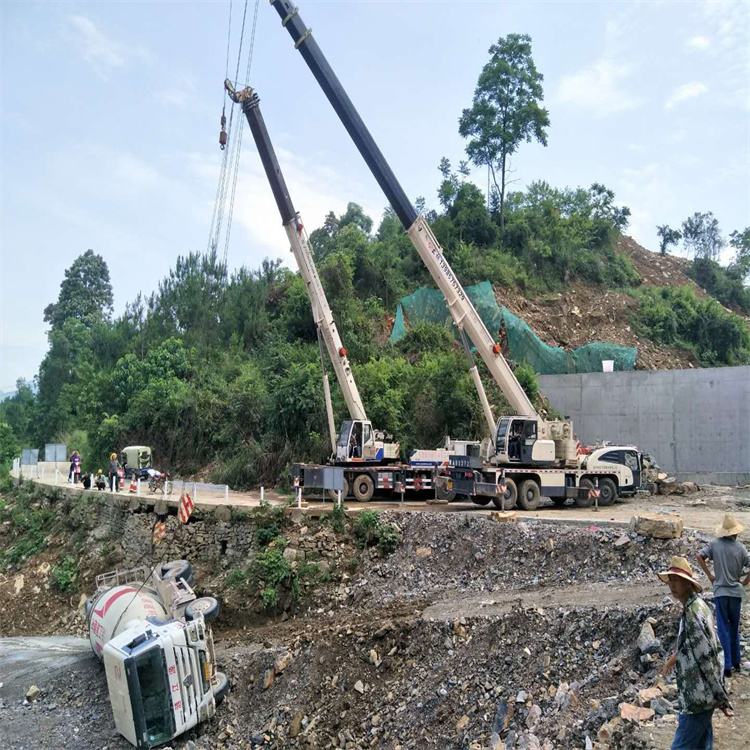 凤泉汽车掉沟里叫吊车救援要多少钱